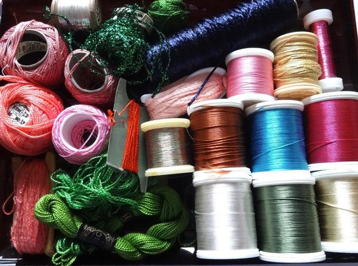 Kantklossen Madeira garen + Restanten DMC perle garen, Hobby en Vrije tijd, Kantklossen, Nieuw, Garen, Ophalen of Verzenden