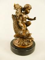 Bronzen beeld van een kind met vis H.16x10x10cm, Antiek en Kunst, Ophalen of Verzenden