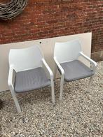 2 Kunststof Tuinstoelen met Kussens, Huis en Inrichting, Ophalen, Kunststof, Gebruikt, Twee