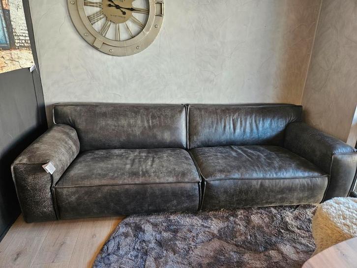 Bank WHISPER adrica leder 4 zits rundleer opruiming, Huis en Inrichting, Banken | Bankstellen, Nieuw, Ophalen of Verzenden