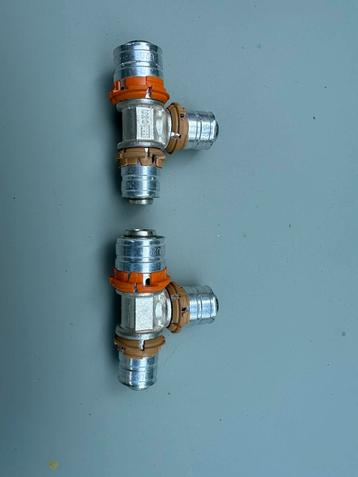 2X Uponor MLC T-stuk 3X pers. 16/16/20 mm. beschikbaar voor biedingen