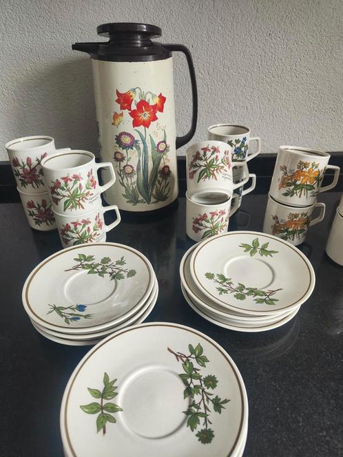 Vintage Retro koffie kan met 12 kop en schotels wild bloemen, Verzamelen, Retro, Huis en Inrichting, Ophalen of Verzenden