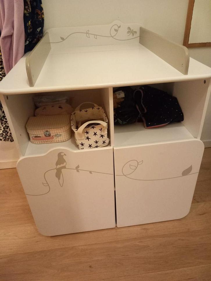 Witte commode, hoog en ruim, Kinderen en Baby's, Kinderkamer | Commodes en Kasten, Gebruikt, 90 tot 105 cm, 100 cm of meer, 50 tot 70 cm