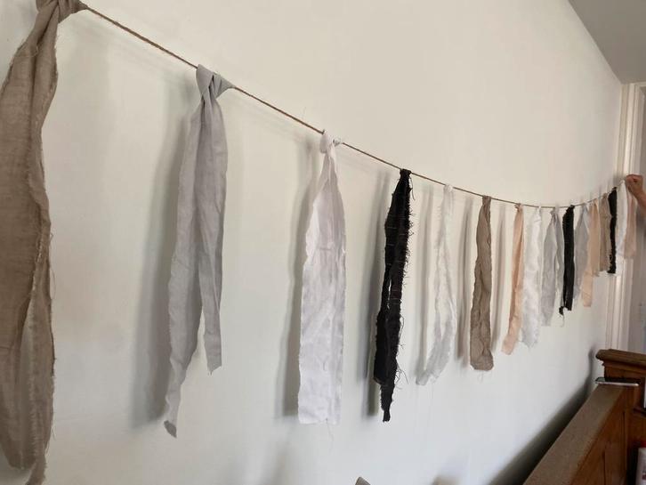 Stoffen linten slinger +/- 20 m, Hobby en Vrije tijd, Feestartikelen, Zo goed als nieuw, Versiering, Geboorte of Huwelijk, Ophalen of Verzenden