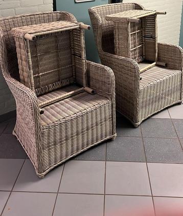 tuinstoelen 2 Rotanstoel, met voetenbank helemaal intact. beschikbaar voor biedingen