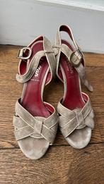 Beige pump maat 40, Kleding | Dames, Pumps, Beige, Voltan, Ophalen of Verzenden