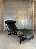 Cassina LC4 chaise longue by Le Corbusier, Ophalen, Zo goed als nieuw, Metaal, 150 cm of meer