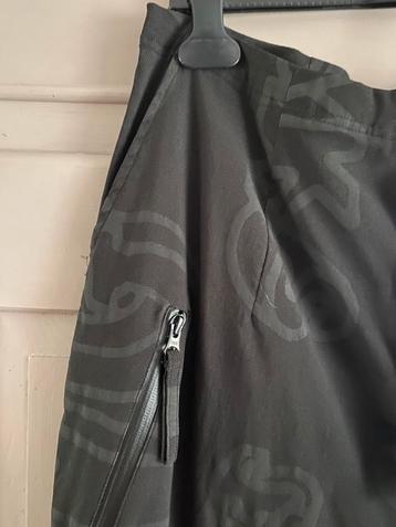 Zwarte broek Rundholz winter 2024 mt. XL beschikbaar voor biedingen