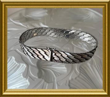 Mooie oude zilveren armband beschikbaar voor biedingen