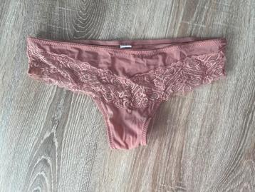 Slip met kant maat L beschikbaar voor biedingen