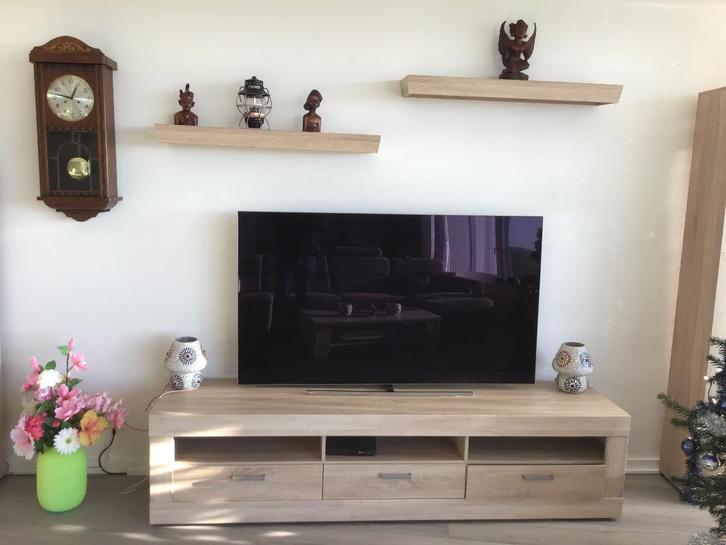 Tv meubel met bijbehorende wandplanken, Huis en Inrichting, Kasten | Televisiemeubels, Gebruikt, Minder dan 100 cm, 200 cm of meer