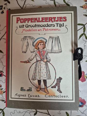 Poppenkleertjes uit oma's tijd, met foto's beschikbaar voor biedingen