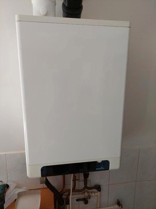 Intergas Kombi-Kompact HRE 28/24 Combi, Doe-het-zelf en Verbouw, Geisers en Boilers, Gebruikt, Geiser, Aardgas, Minder dan 20 liter