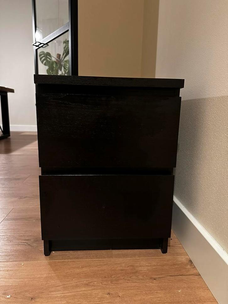 Ikea malm nachtkastje donkerbruin / zwart 2 lades, Huis en Inrichting, Slaapkamer | Nachtkastjes, Gebruikt, Ophalen