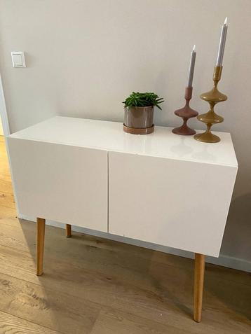 Kast Zuiver high on wood
