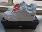 Nike Air Force 1 Supreme maat 43 Nieuw, Wit, Nike, Nieuw, Ophalen of Verzenden