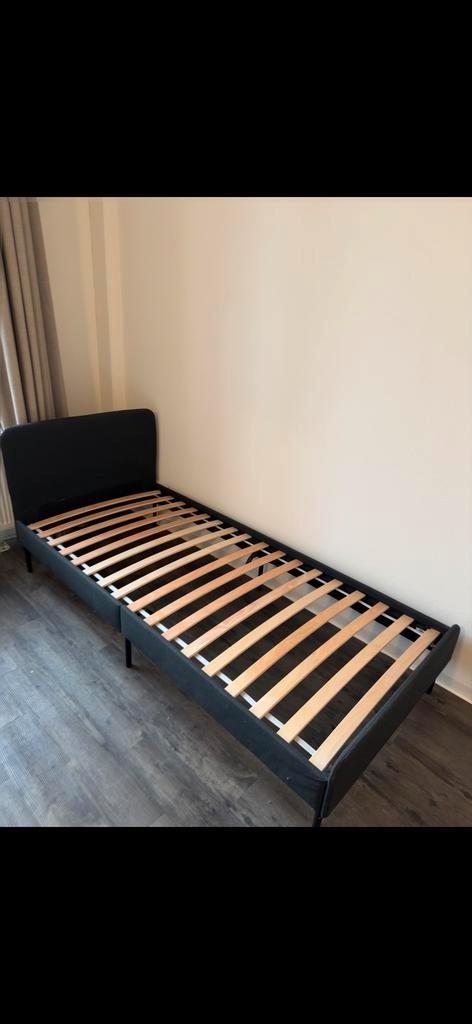 Ikea SLATTUM bedframe - Zo goed als nieuw!, Huis en Inrichting, Slaapkamer | Bedden, Zo goed als nieuw, Eenpersoons, 90 cm, 200 cm