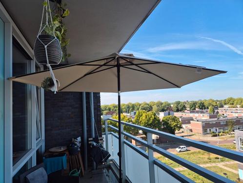Parasol van 140cm in Nieuwstaat te koop + Moderne Nieuw Voet, Tuin en Terras, Parasols, Zo goed als nieuw, Parasolvoet, 1 tot 2 meter