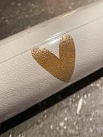Behang- beige met gouden hartjes 1 rol, Ophalen of Verzenden, Minder dan 10 m², Beige