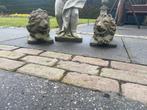 2 Liggende Leeuwen Tuinbeelden - 50cm, Ophalen of Verzenden, Gebruikt, Beton, Dierenbeeld