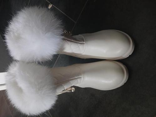 Beige laarzen meisjes maat 30 Nieuw., Kleding | Dames, Schoenen, Zo goed als nieuw, Beige, Ophalen of Verzenden