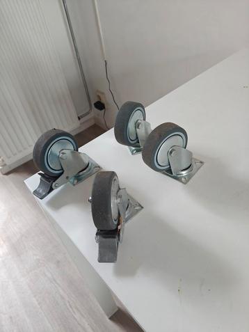 Te koop zwenkwielen  beschikbaar voor biedingen