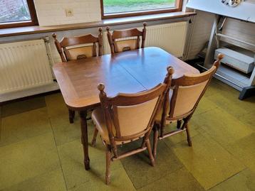 Eetkamer tafel aangeboden (uitschuifbaar)