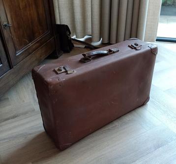 Vintage Bruine Koffer beschikbaar voor biedingen
