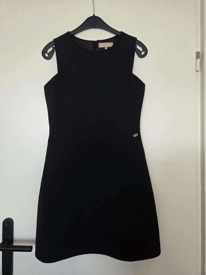 Elegante zwarte jurk van Josh V, Kleding | Dames, Jurken, Zo goed als nieuw, Maat 36 (S), Zwart, Boven de knie, Ophalen of Verzenden
