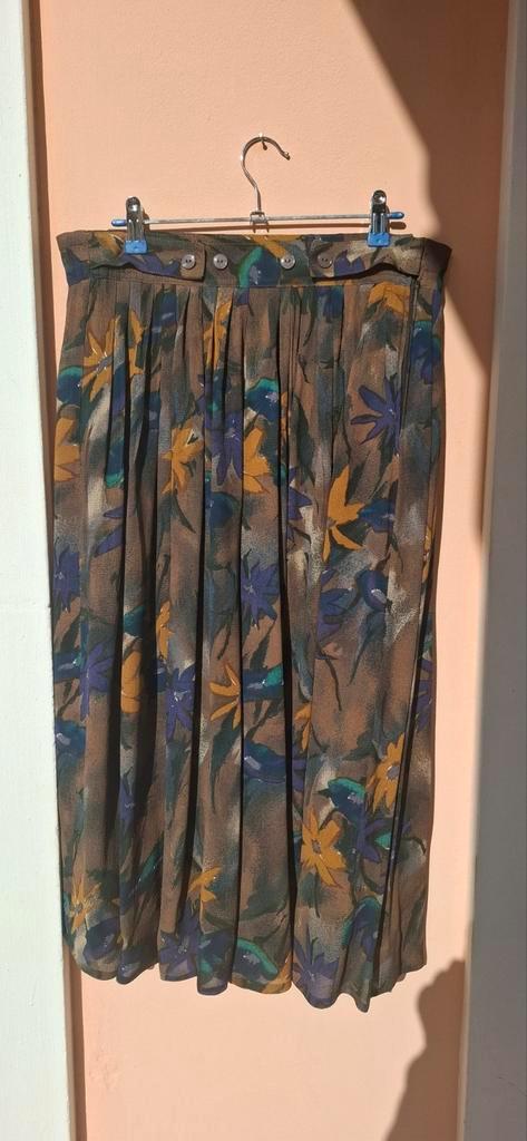 Mooie vintage rok, maat 36/S - bruin - gele bloemenl - 90's, Kleding | Dames, Rokken, Gedragen, Maat 36 (S), Bruin, Onder de knie