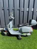 Elektrische Vespa scooter met koffer en geluid, Kinderen en Baby's, Ophalen of Verzenden, Gebruikt, Overige typen