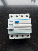22x Hager Aardlekschakelaar CFA684G - 100A, 300mA, Ophalen, Gebruikt, Schakelaar