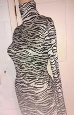 Lange jurk grijs zwarte print Bershka XS-S, Verzenden, Zo goed als nieuw, Maat 34 (XS) of kleiner, Grijs