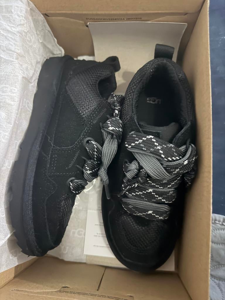 Nieuwe UGG Kids Schoenen - Maat 33.5, Kinderen en Baby's, Kinderkleding | Schoenen en Sokken, Ophalen of Verzenden, Nieuw, Jongen