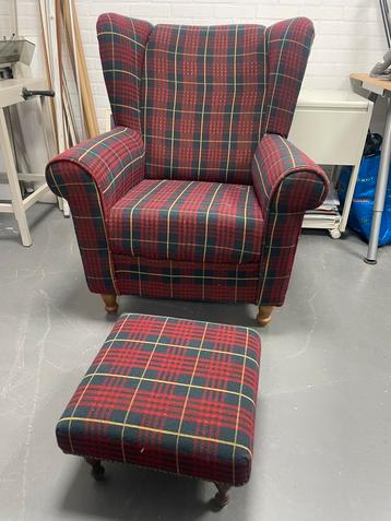 Fauteuil met voetenbank beschikbaar voor biedingen