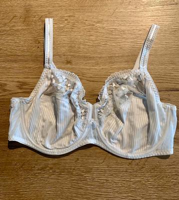 Chantelle 90D full cup wit kant beschikbaar voor biedingen
