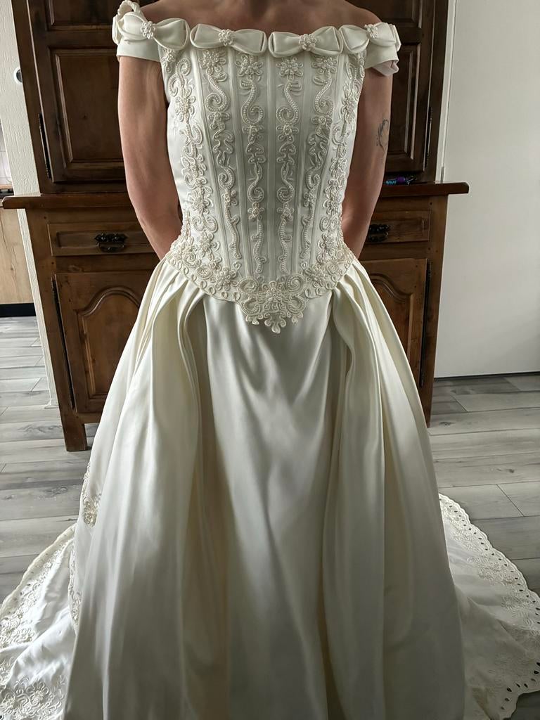 Mooie ivoorkleurige trouwjurk maat M + gratis schoenen, Ophalen of Verzenden, Gedragen, Overige kleuren, Trouwjurk