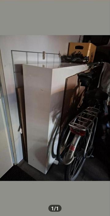 Roomdivider of klus materiaal gratis beschikbaar voor biedingen