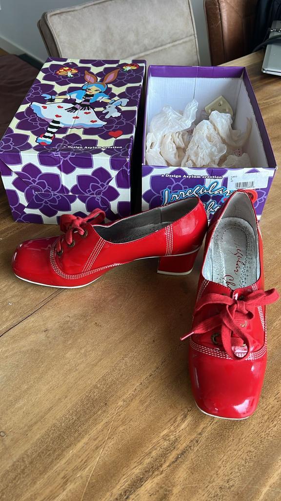 Irregular Choice Rode Lakschoenen Maat 40, Kleding | Dames, Schoenen, Zo goed als nieuw, Schoenen met lage hakken, Rood, Ophalen of Verzenden