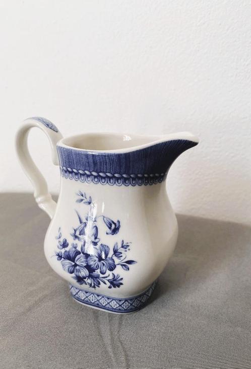 Porseleinen vintage kannetje Churchill, Antiek en Kunst, Antiek | Porselein, Ophalen of Verzenden
