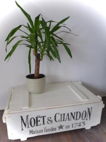 Grote kist / salon tafel Moët et Chandon champagne / vintage beschikbaar voor biedingen