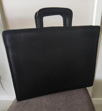 Zwartleren vintage aktetas/laptoptas, 31x40 cm beschikbaar voor biedingen