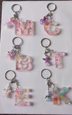 Zelfgemaakte sleutelhangers met letters als cadeautje., Verzamelen, Sleutelhangers, Ophalen of Verzenden, Zo goed als nieuw