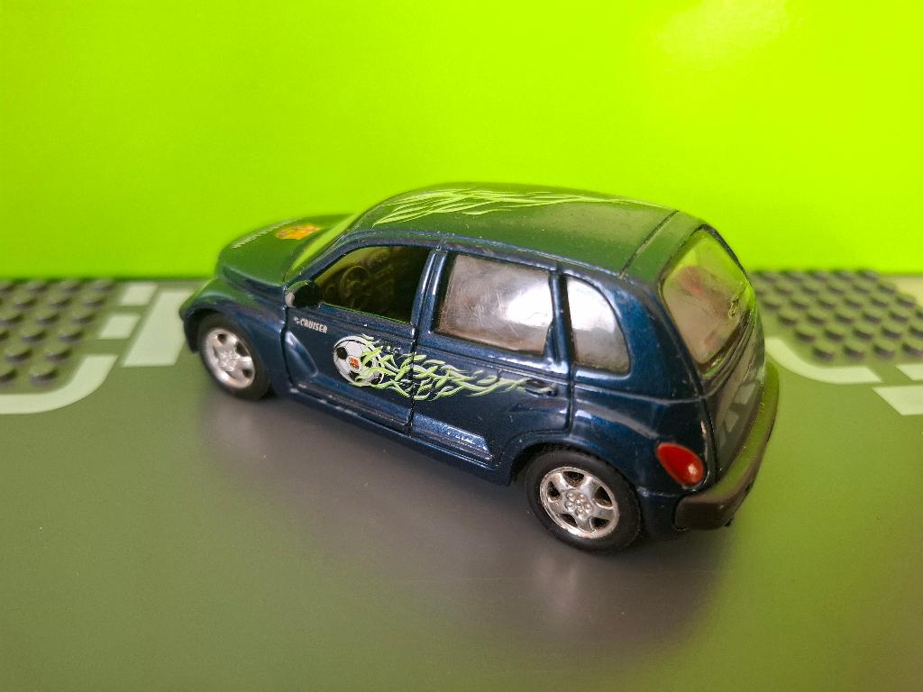 Maisto - Chrysler PT Cruiser FC Barcelona [blauw] 1/39, Ophalen of Verzenden, Gebruikt, Auto