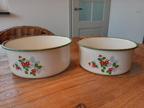 2 emaille creme schalen groene rand bloem, Antiek en Kunst, Antiek | Emaille, Ophalen of Verzenden
