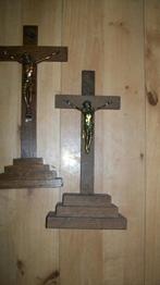 Houten kruis  met Jezus  koper op sokkesl, Verzamelen, Ophalen of Verzenden, Zo goed als nieuw, Beeld(je), Christendom | Katholiek
