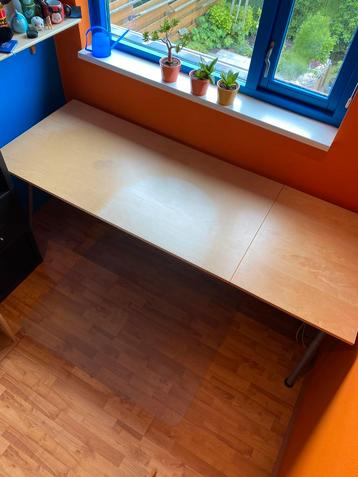 Bureau Ikea . 160x80 cm in hoogte verstelbaar 