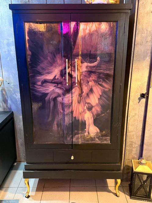 zwarte kast met engel print, Antiek en Kunst, Antiek | Meubels | Kasten, Ophalen