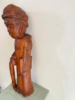 Groot oud houten beeld Azie. Man met boek en stok.48 cm., Ophalen
