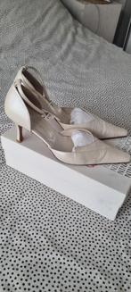 Elegante pumps van Nina Fiarucci - Maat 39, Ophalen, Pumps, Beige, Zo goed als nieuw